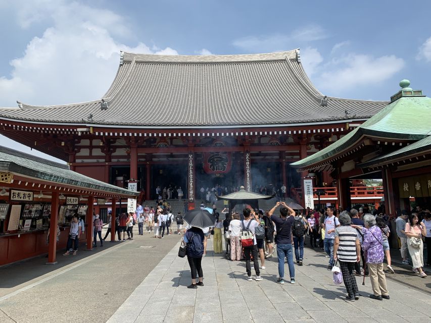 Asakusa: Kitchen knife store visits after history tour - Kaminarimon and Nakamise: gate photos plus real street context