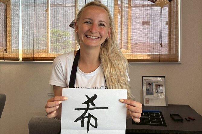 Asakusa：Japanese Calligraphy & Make your original folding fan! - Inside the class: brush control, posture, and the eight basic strokes