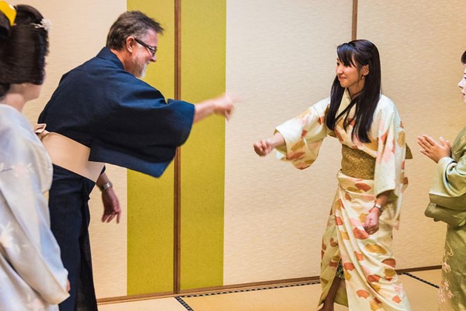 Authentic Geisha Performance with Dinner in Tokyo - Geisha games and photo moments: the fun part that still feels respectful