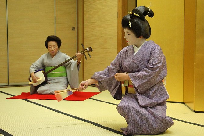 Authentic Geisha Performance with Dinner in Tokyo - Conversation time with English support: Q&A that makes it feel real