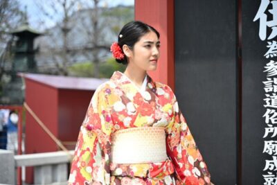 Beautiful Kimono photoshoot in Tokyo - Koto Kimono Rental fitting: choosing your look (and getting ready fast)