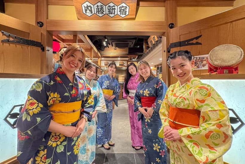 Bon Dance IZAKAYA in Shinjuku, Tokyo - Bon Odori timing: 19:30 to 20:00 and how interactive it is