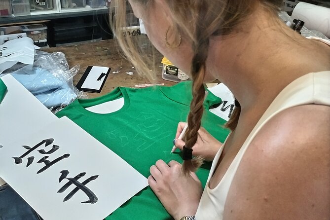 Calligraphy on T-shirt or lantern near Skytree Tokyo - Meeting at Edo Hakuyo and Getting Set Up Fast