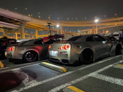 Daikoku Parking : going by this mini JDM - one customer only - Meet in front of MOS BURGER and settle into a very small car