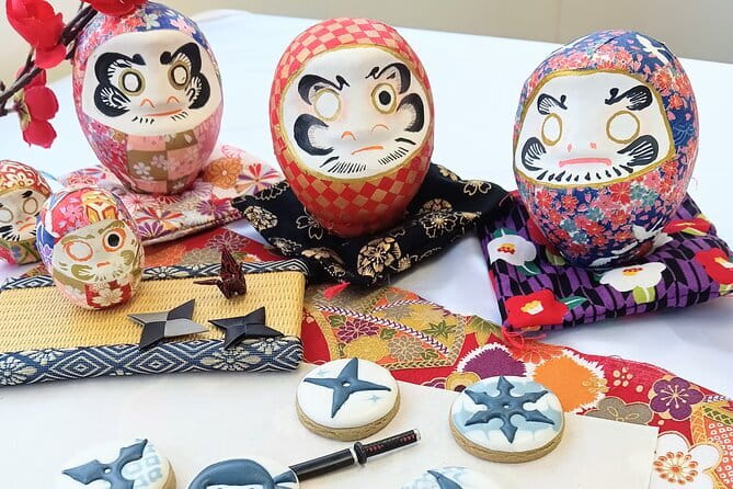 Daruma Workshop by Making your Own Japanese Souvenir in Shinjuku - Entering KUROMAMEDO in Shinjuku: a calmer break from Tokyo noise