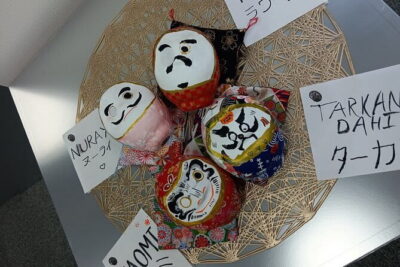 Daruma Workshop by Making your Own Japanese Souvenir in Shinjuku - The 90-minute flow: making your daruma without stress