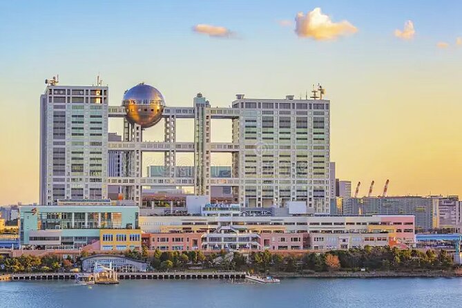 Dinner Cruise with Show, Beef Sukiyaki, Drink, Tokyo Tower Option - Logistics and Comfort: Pier Access, Shoes Off, and Random Seating