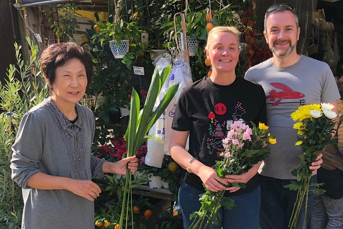 Discover the Art of Ikebana in Tokyo’s Historic Yanaka District - Walk the Old Neighborhood: Yanaka Ginza, Cemetery, Nezu Shrine, Yuyake Dandan