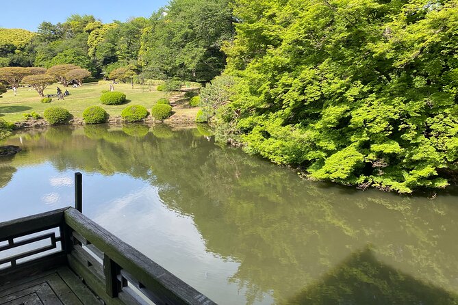 Discover the History of Shinjuku Gyoen – Private Walking Tour - The greenhouse and tropical glass: design for seasons