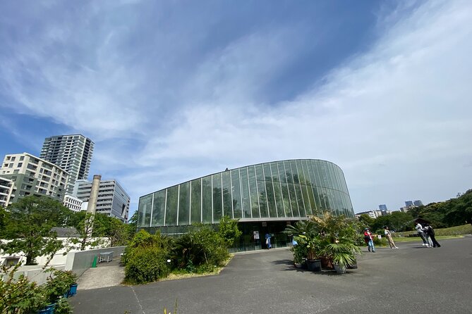 Discover the History of Shinjuku Gyoen – Private Walking Tour - Logistics that matter in a big city park
