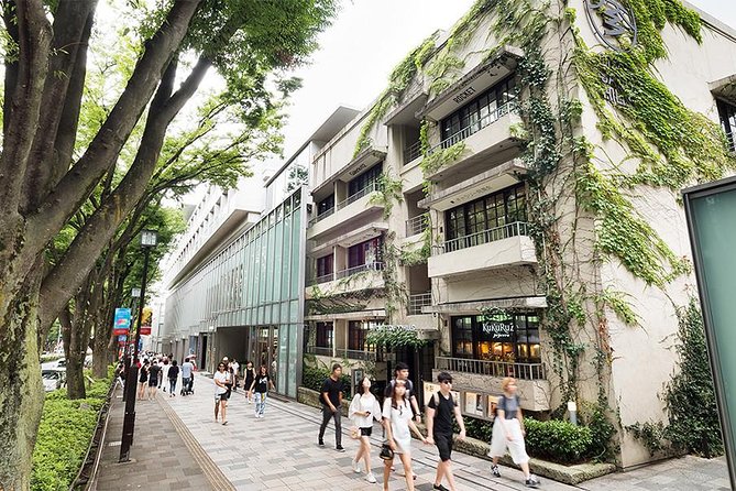 Essential tour for fashion and art in Tokyo for 6 hours with local lunch - Shibuya Cat Street: Casual Fashion With Real People-Style Energy
