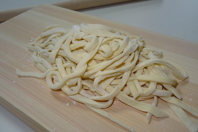 Experience all of Japanese culture and Japanese food experience classes "origami, udon, Japanese food, green tea, calligraphy" in 4 hours - Calligraphy souvenir: your name on colored paper
