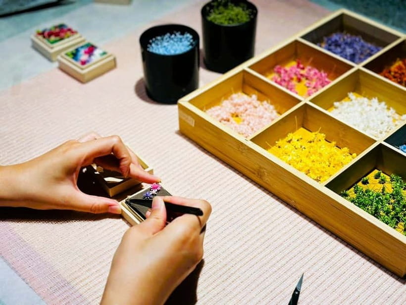 Experience Crafting a Flower-Adorned Mini Japanese Garden - Small Group Size and English Instruction: Easier Help, Calmer Pace