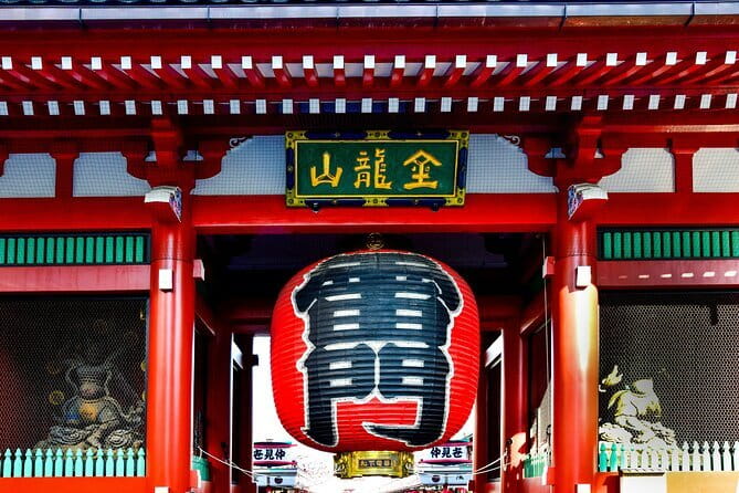 Explore Asakusa's historic landmarks - Senso-ji Temple and Kannon: etiquette that makes you feel at ease