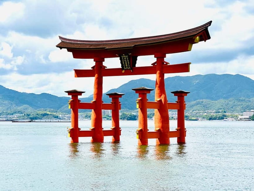 From Tokyo: Hiroshima and Miyajima Day Trip by Bullet Train - From Tokyo to Hiroshima: the Shinkansen rhythm