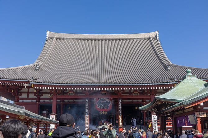 From Tokyo Kamakura, Hachimangu Shrine and Enoshima Full Day Tour - Stop 2: Hase Station and the Enoden ride along the coast