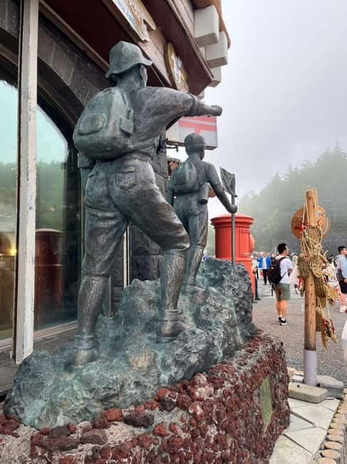 From Tokyo: Mt. Fuji 5th station and Oshino Hakkai Day Trip - First Stop in Shinjuku: The LOVE Statue Meeting Point