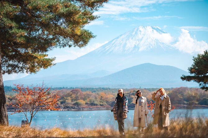 From Tokyo Mt.Fuji, Lake Kawaguchi, Makaino Farm day tour - Stop 1: Oishi Park for Lake Kawaguchi and classic Fuji angles