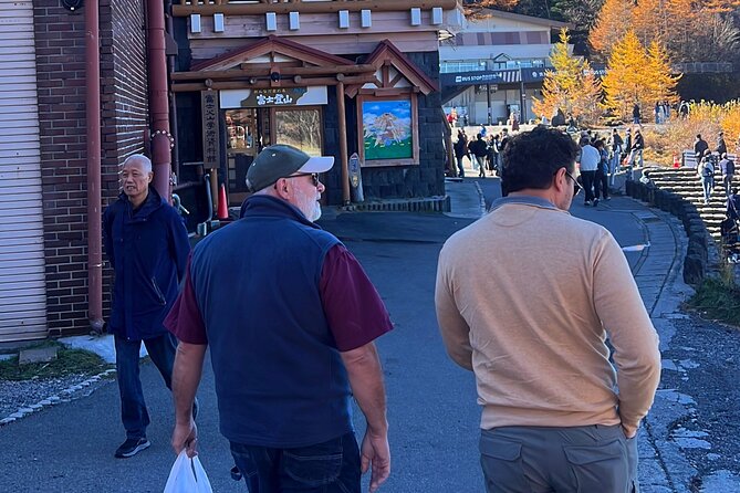From Tokyo: Private Day Trip to Mount Fuji & Fuji Five lakes - Stop: Kitaguchi Hongu Fuji Sengen Jinja for a calm start