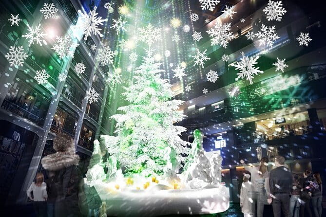Holiday Lights Walk Tour Hibiya Midtown Tokyo Station Marunouchi - Peninsula Tokyo: Christmas Tree and a Tiny Market Moment