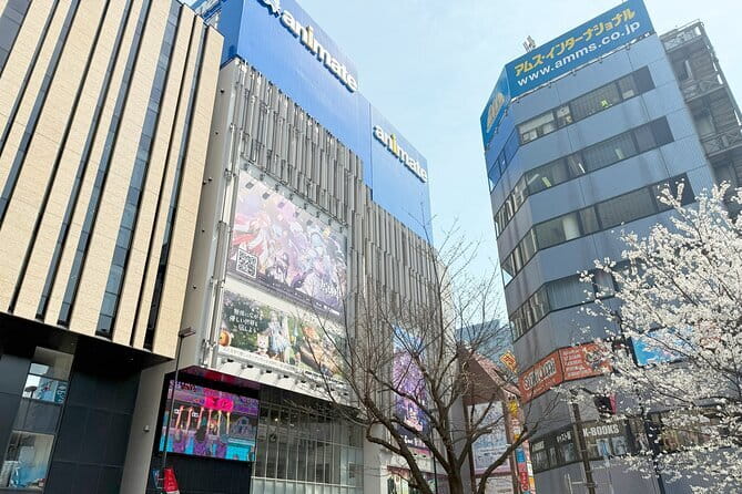 Ikebukuro Anime and Game Culture Experience Tour - The Toshima treble clef monument: a quick pause with real neighborhood meaning