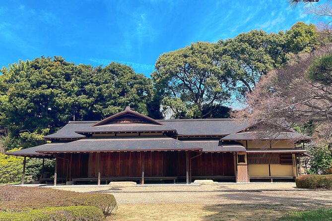 Imperial Palace to Tokyo Station Historical Walking Tour - Kokyo Gaien National Garden: Nijubashi Views and Photo-Friendly Space