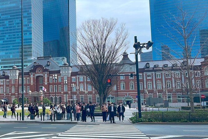 Imperial Palace to Tokyo Station Historical Walking Tour - Marunouchi and Tokyo Station: Modern Power Meets the Old City Core