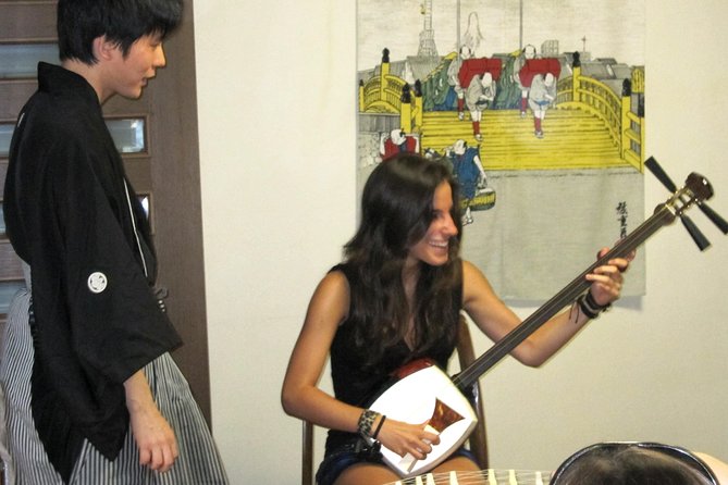 Japanaese tradtional Tsugaru Shamisen music lesson in Tokyo - The Shinjuku setting: why the location works for most plans
