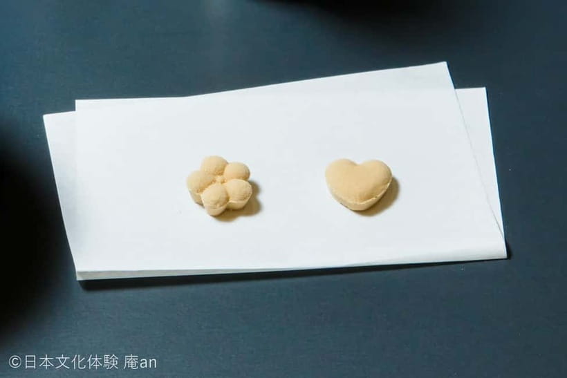 Japanese dried-type Sweets (Ohigashi) making - The 30-minute flow: tradition talk, molding, photos, and eating
