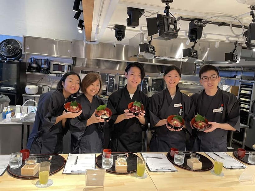 Japanese Knife Skills & Tuna Don/Sushi Workshop in Tokyo - Samurai murals and a small-group rhythm