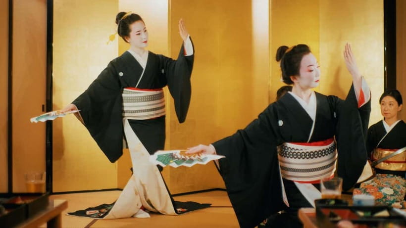 Japanese Traditional Entertainment Experience in Tokyo - Kimono Transformation and the Edo Townsman Night Walk