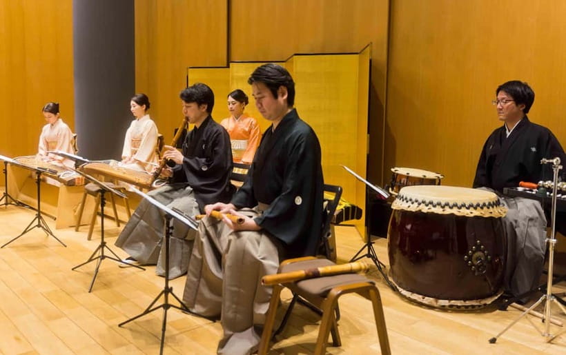 Japanese Traditional Music Show in Tokyo - The host makes it work: translation plus instrument history