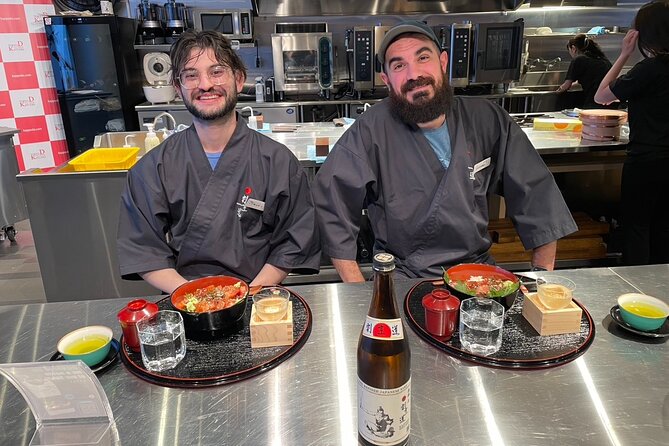 Kaisendon and Sashimi Cutting Workshop - Kaisendon assembly: turning practice into a bowl