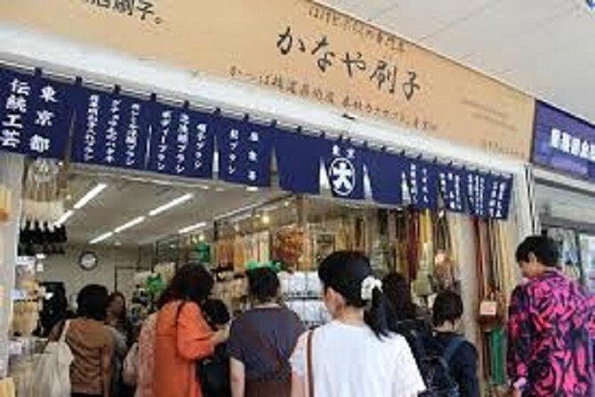 Kappabashi Knife Shopping Tour with Government-Licensed Guide - Asakusa as a payoff stop: classic shopping streets and temple-area energy