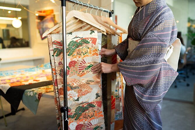 Kimono Art Workshop in Tokyo - Sustainable souvenir, without the performance