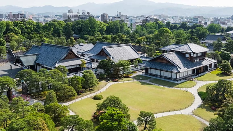 Kyoto: Nijo Castle World Heritage Guided Tour with Admission - Gardens with koi carp: the calm, photogenic side of a controlled world