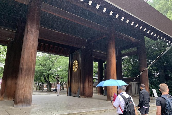 Modern Japanese History Tour in Tokyo - Your guide is the real value: Shun, Hiro, Izumi, Yasuhiro Suzuki