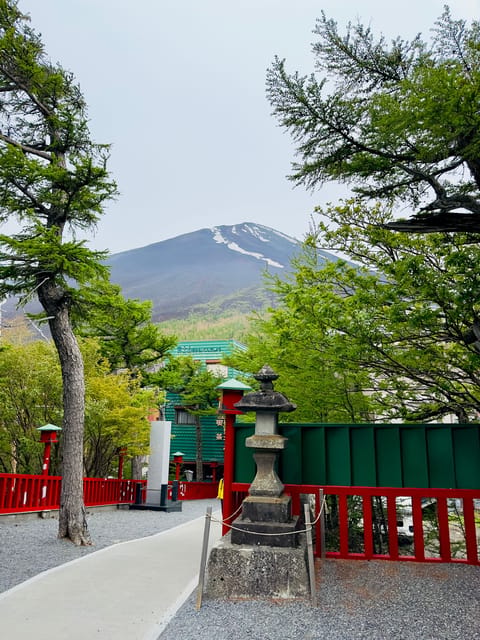 Mount Fuji Hakone with English-speaking Guide - Shrines and viewpoints: Sengen stops and a classic pagoda climb