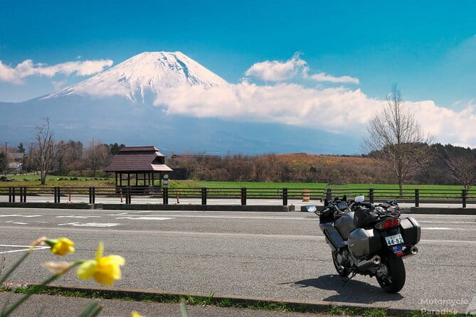 Mt. Fuji Day tour: Kawaguchi Lake Ropeway, Matcha, Oshino Hakkai - Stop 4: Oshino Hakkai and its eight springs