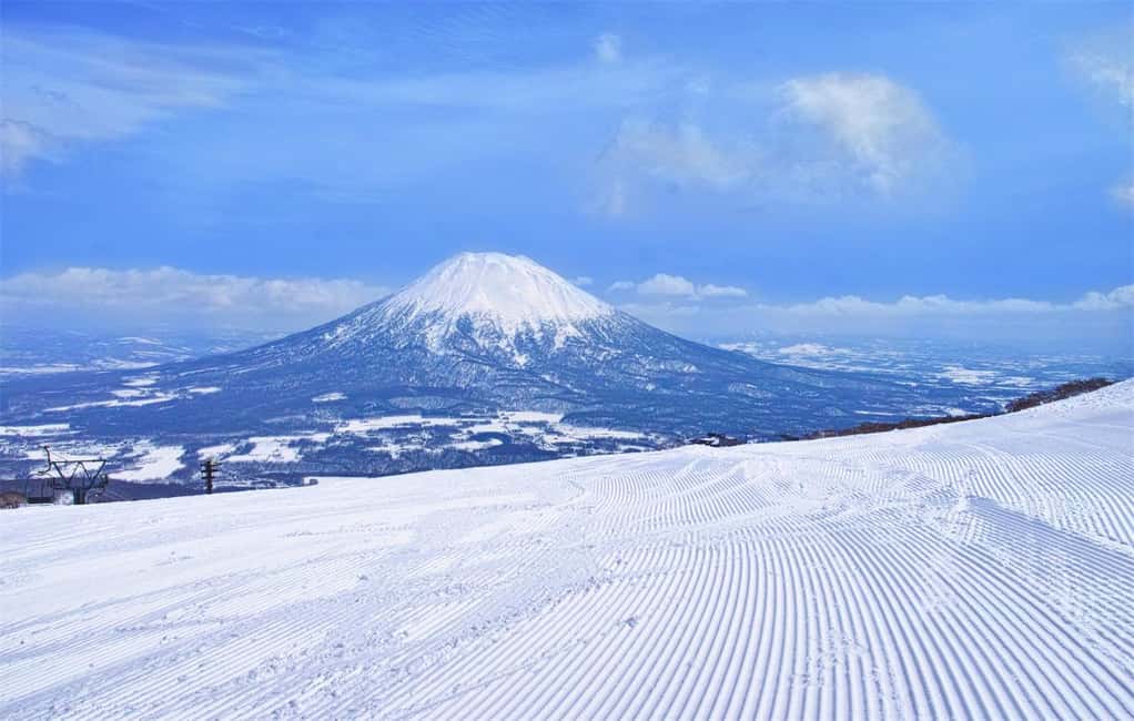 Mt. Fuji Skiing Experience- YETI Ski Resort & Onsen Day Trip - The views: when Mt. Fuji and Suruga Bay show up