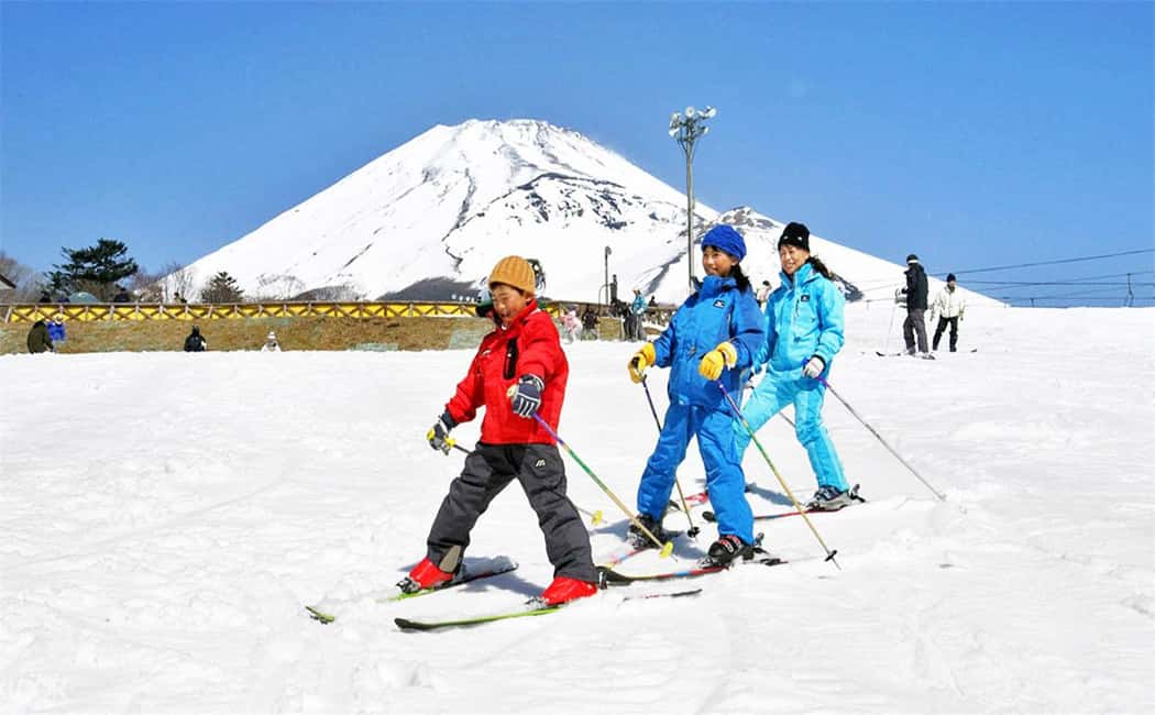 Mt. Fuji Skiing Experience- YETI Ski Resort & Onsen Day Trip - YETI Ski Resort: 4 hours of slope time at Mt. Fuji 2nd Station