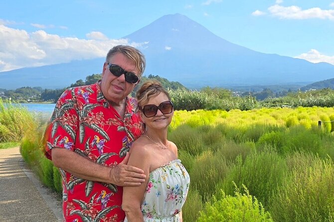 Mt Fuji Tour with Japanese Local Guide on Private Car from Tokyo - Oshino Hakkai and Oishi Park: Ponds, Views, and Easy Walking