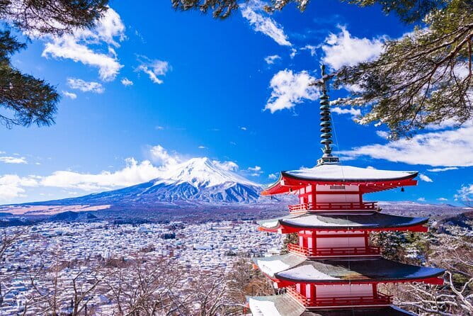 Mt. Fuji Tours to Lake Kawaguchi and Yamanaka Onsen English Guide - Lake Kawaguchiko: where the seasonal color game happens