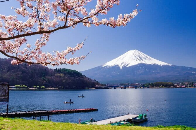 Mt. Fuji Tours to Lake Kawaguchi and Yamanaka Onsen English Guide - The real “plan” behind this tour: dates decide your Mt. Fuji stops