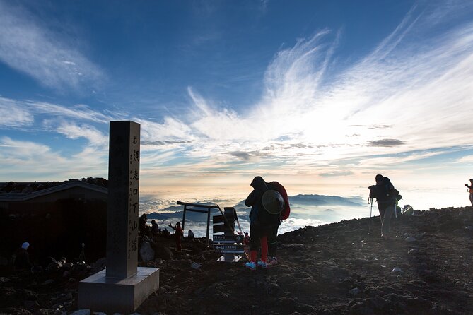 Mt.Fuji Trekking 1 Day Tour up to the summit - What the included gear and oxygen are really for