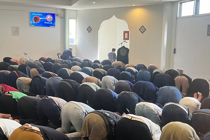 Muslim Friendly Mt. Fuji Tour with Halal Lunch and Prayer Time - Saiko Iyashi no Sato Nenba: thatched-roof calm and your second prayer time