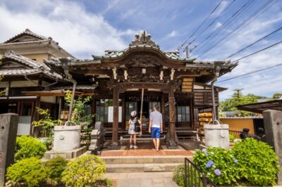Old and Nostalgic Tokyo: Half-Day Yanaka Walking Tour - Tennōji Temple: a quiet start before the old streets