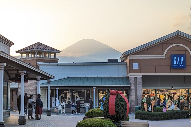 Private Car Mt Fuji and Gotemba Outlet in One Day from Tokyo - Arakura Sengen Shrine and Chureito Pagoda: the photo stop that earns its minutes