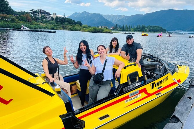 Private Mount Fuji Tour in Luxury Vehicle with English Guide - Oishi Park for a lake-and-mountain combo