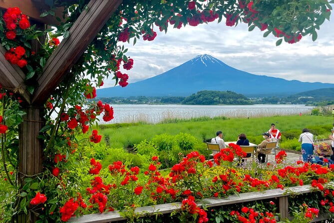 Private Mount Fuji Tours with Car Pickup from Tokyo - Lake Kawaguchiko: Lunch Options and Optional Views from the Water